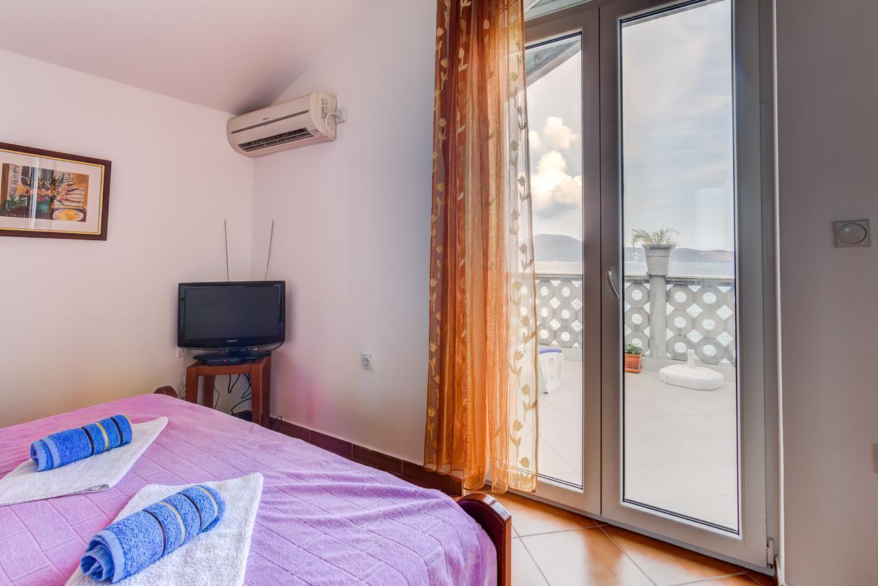 Apartment Sea Line