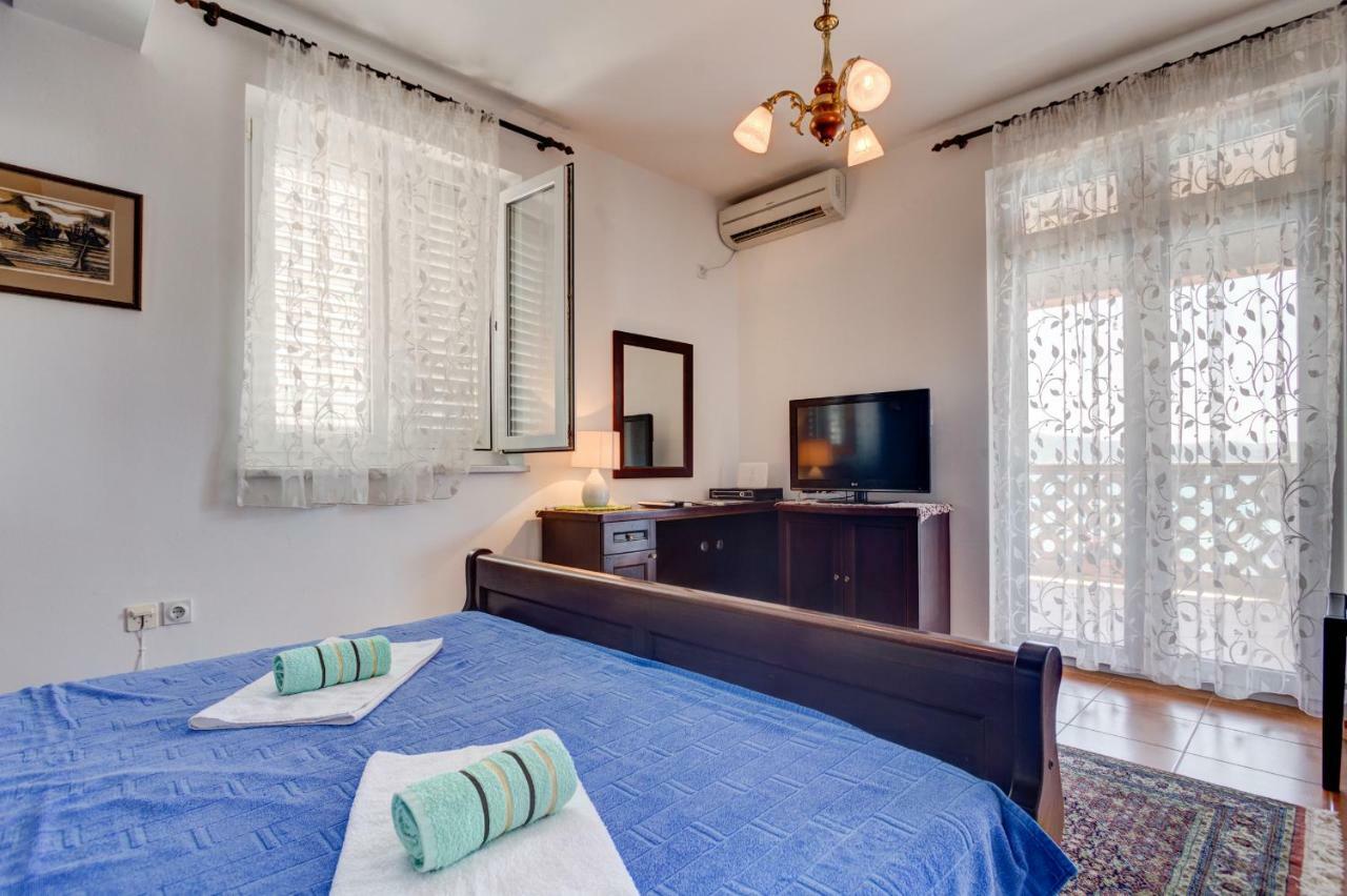 Apartment Sea Line *